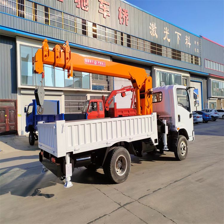 隆化县三轮随车吊定制 农用改装机自备吊中瑞长期出售